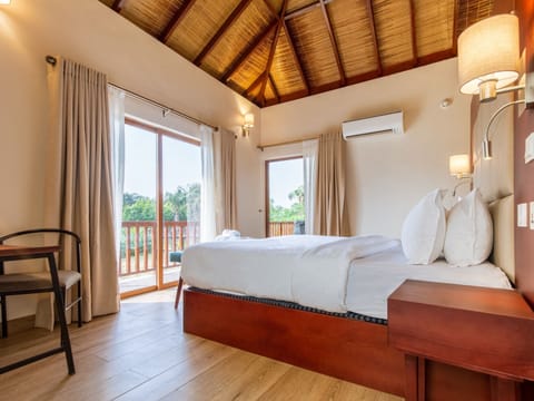 Superior One-Bedroom Cottage | Iron/ironing board, free WiFi, bed sheets