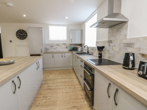 Fridge, dishwasher, electric kettle, toaster