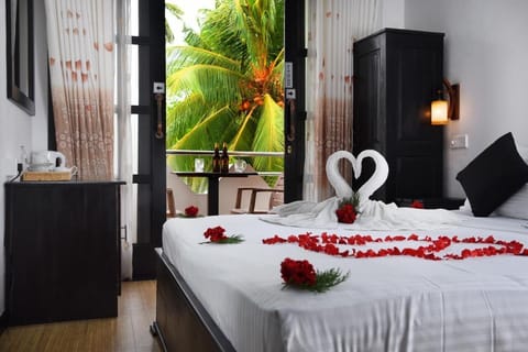 Comfort Double Room | In-room safe, desk, iron/ironing board, free WiFi