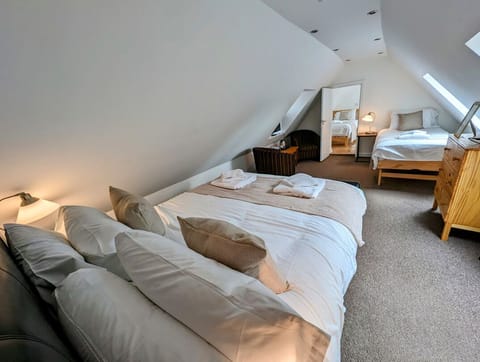 Family Room | Iron/ironing board, free WiFi, bed sheets