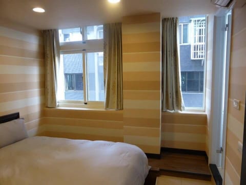Standard Room (Window) | Desk, iron/ironing board, free WiFi, bed sheets