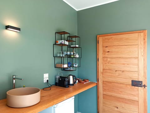 Sauna, hot tub, steam room