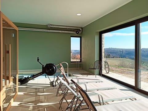 Sauna, hot tub, steam room