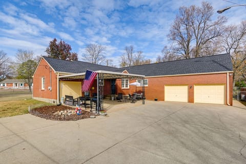 Nashville Vacation Rental | 1BR | 1BA | 4 Steps Required | 700 Sq Ft