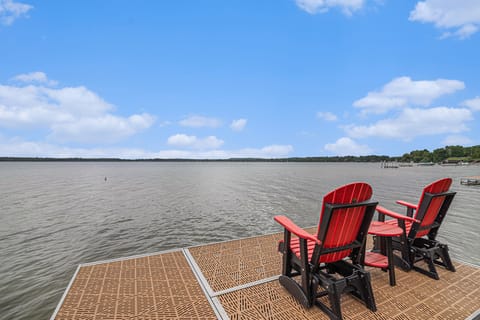 Private dock facing north