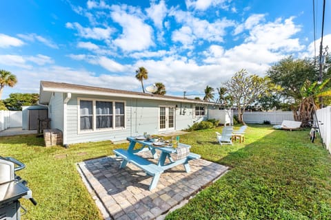 Outdoor dining area, perfect for enjoying meals al fresco with comfortable seating