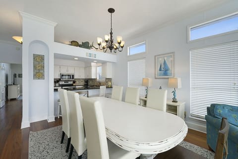 Inlet Getaway - Rosemary Beach - Dining Room & Kitchen
