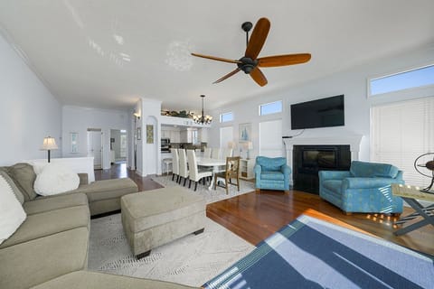 Inlet Getaway - Rosemary Beach - Living Room & Dining Room