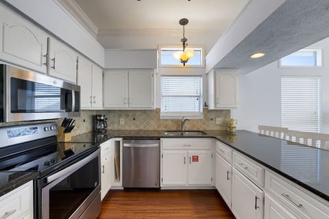 Inlet Getaway - Rosemary Beach - Kitchen