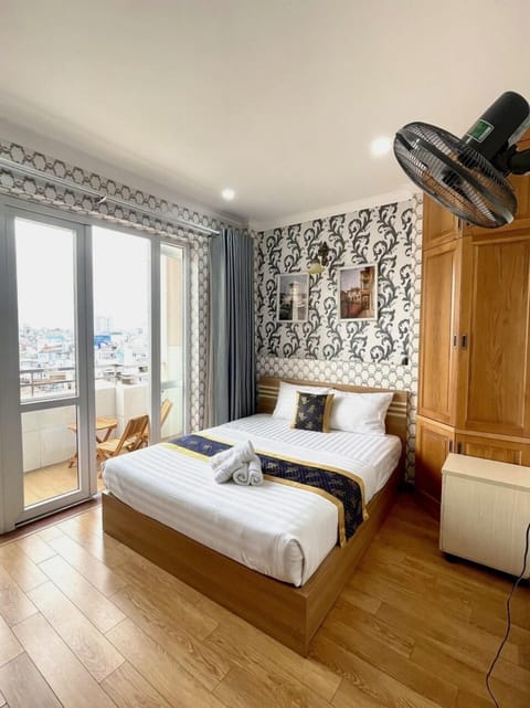 Superior Double Room | Desk, soundproofing, iron/ironing board, free WiFi