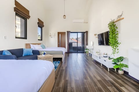 Grand Quadruple Room | Individually furnished, blackout drapes, soundproofing, free WiFi