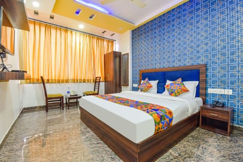 Premium Room | Egyptian cotton sheets, premium bedding, in-room safe, desk
