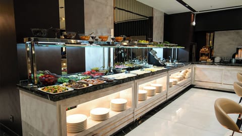 Free daily buffet breakfast