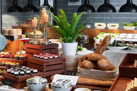 Daily buffet breakfast for a fee
