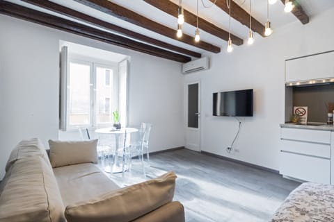 Deluxe Apartment | Living area | 50-inch TV with satellite channels