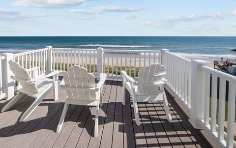 4180 Island Drive - The Lookout