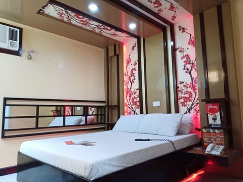 Executive Room, 1 Queen Bed | Free WiFi