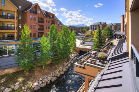 Condo, 2 Bedrooms | Property grounds