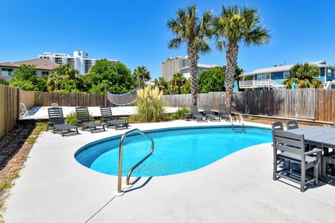 Pearl By The Sea - Spacious Back Yard