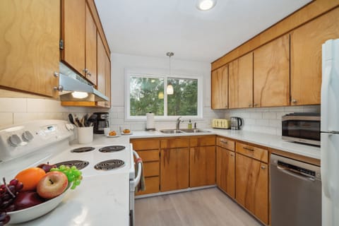 Newly updated kitchen with Dishwasher added