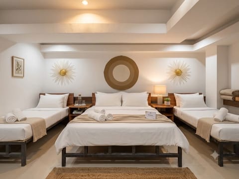 Deluxe Suite | 1 bedroom, blackout drapes, soundproofing, iron/ironing board