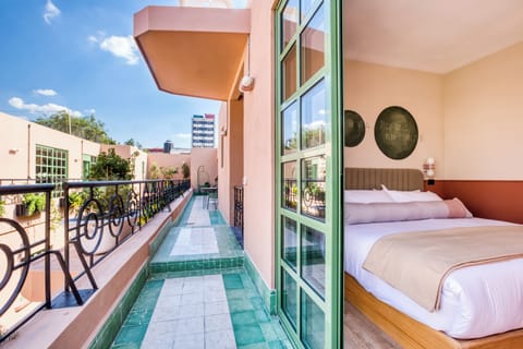 Deluxe Room | Individually decorated, individually furnished, laptop workspace