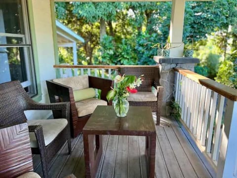 Private lanai that seats the whole family with stunning views of ocean sunsets.