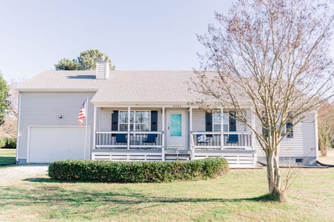Cape Charles Vacation Rental | 4BR | 2BA | 1 Full Acre | Plenty of Parking 