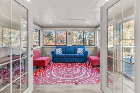 Enjoy your morning coffee in our beautiful sunroom living space overlooking the patio & backyard. This room features a full size pullout couch and a dedicated workspace!