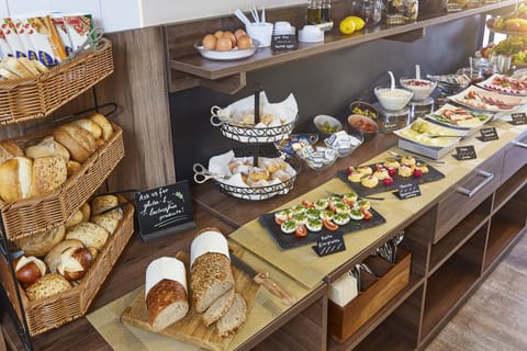 Daily buffet breakfast for a fee
