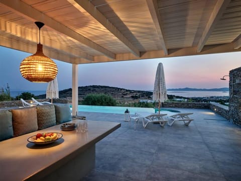 House | 4 bedrooms, desk