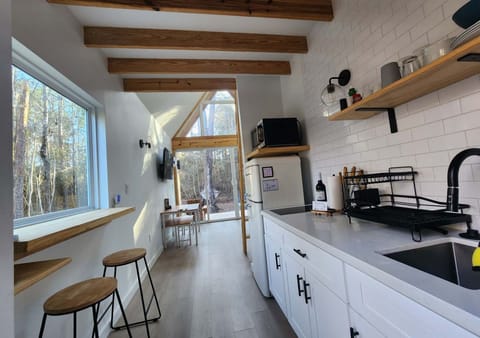 4e029ec9-8022-49c9-b919-e56434566c73