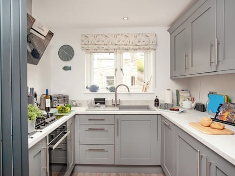 Kitchen | 6 Camelside, Wadebridge