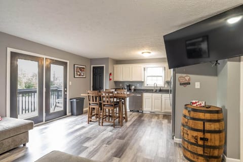 1450 N Willis Dr Unit 1-large-006-004-DSC3875-1499x1000-72dpi