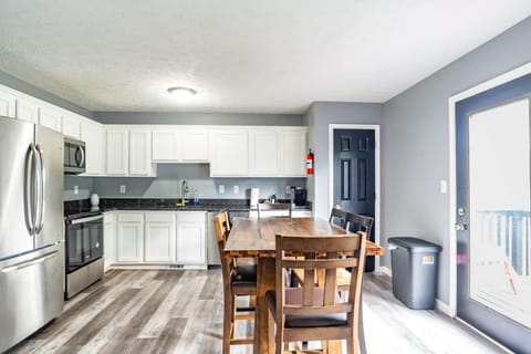 1450 N Willis Dr Unit 2-large-007-004-DSC3947-1499x1000-72dpi