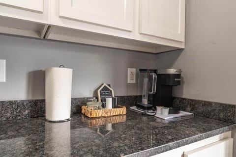 1450 N Willis Dr Unit 2-large-009-010-DSC3955-1499x1000-72dpi