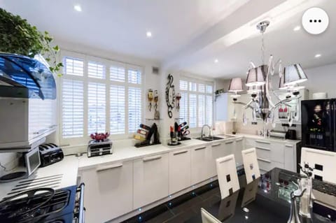 Apartment | Private kitchen | Fridge, microwave, oven, stovetop