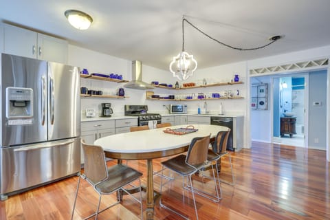 Kitchen | Equipped w/ Cooking Basics