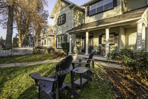 Welcome to CDA Lake Escape, your home away from home!