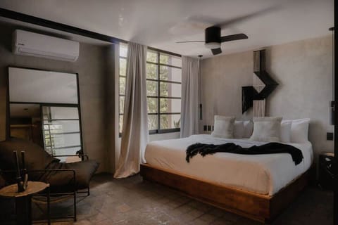 King Size bed with hotel sheeting