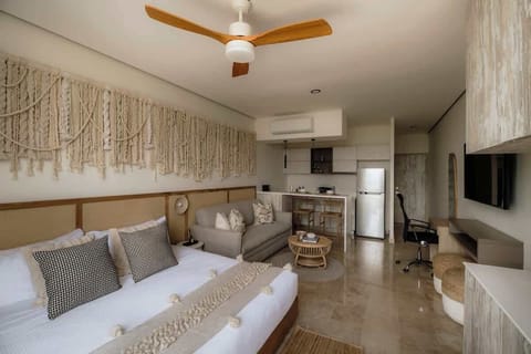 2025-04-25 - Jungle Luxe - Katia - 302-3