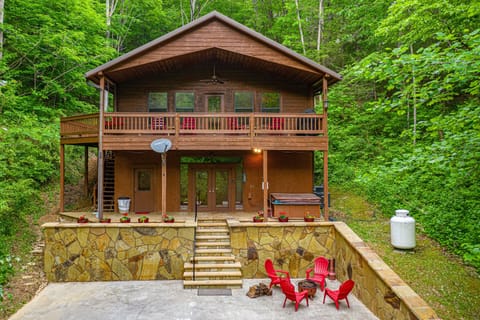 Front view of Hawk's Heart Lodge