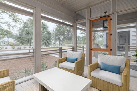 Screened in porch