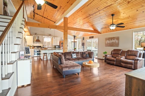 Living Room / Lounge