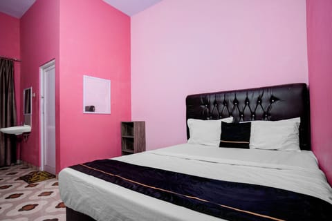 Deluxe Double Room | Desk, laptop workspace, WiFi (free), bed sheets