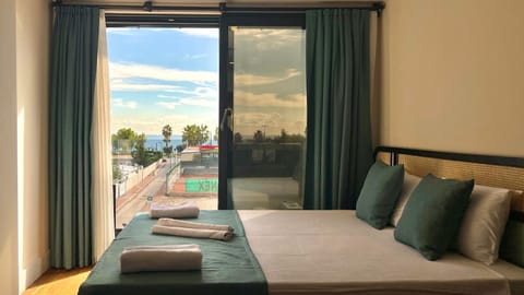 Premium bedding, in-room safe, iron/ironing board, free WiFi