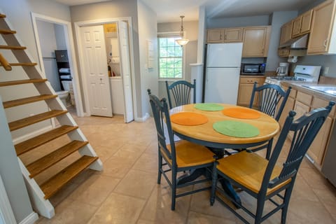 Main Level | Dining | Kitchen