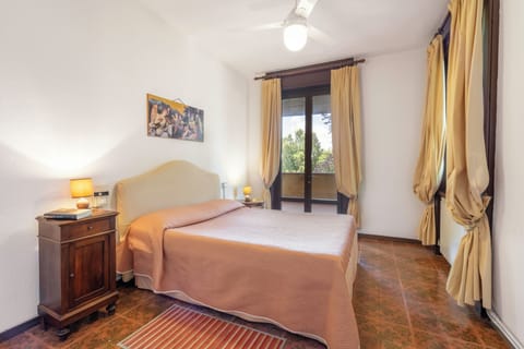 Room | 6 bedrooms, iron/ironing board, free WiFi, bed sheets