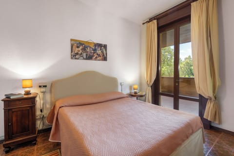 Room | 6 bedrooms, iron/ironing board, free WiFi, bed sheets