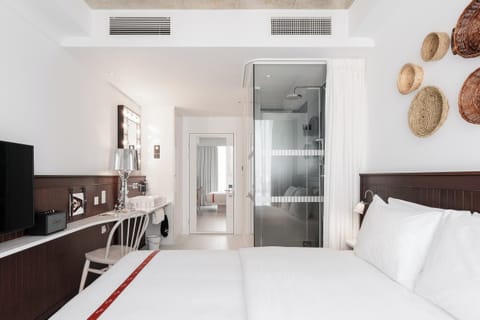 Shower, rainfall showerhead, eco-friendly toiletries, hair dryer